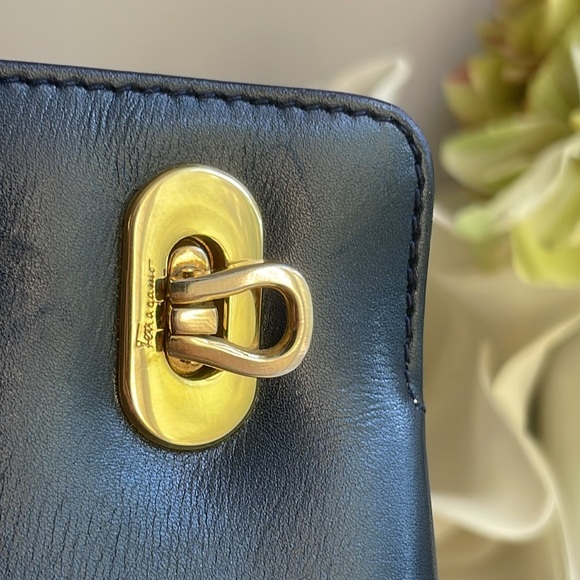 Salvatore Ferragamo Shoulder Bag Clutch In Navy Leather - Picture 9 of 16